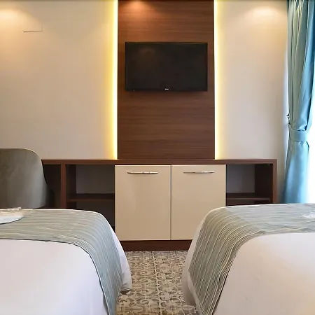 Royal Boutique House 2*